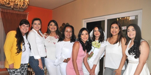 Mabelyn de Núñez, Joselyn Fajardo, Astrid Rodríguez, Carmen Reyes, Josseline Sosa, Carolina Sosa, Diana Flores y Ana Canahuati
