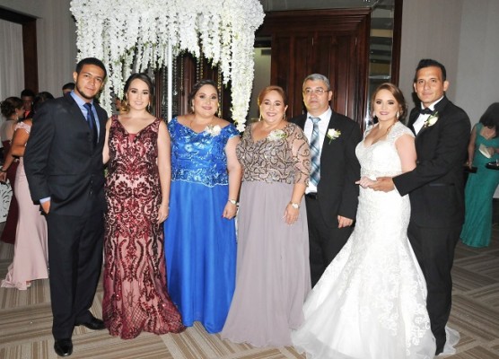 Manuel Núñez, Gloria López, Karla López, Gloria de López, Carlos López, Gabriela López y Ricardo Pineda