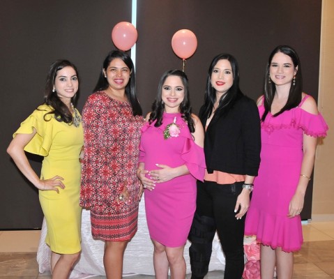 Michelle Montoya de Hernández, Diana Quintana de Castro, Daniela Castro de Hernández, Karla Gonzáles y Luisa Theresin