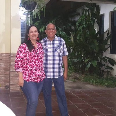 Nuestro amigo Josue Urbina de cumple con su esposa Laura