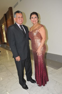 Omar y Mirna de Lozano en la boda Panting-López