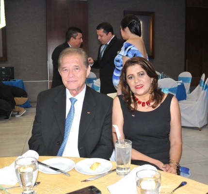 Rodrigo Zamora y Elsy Urcina