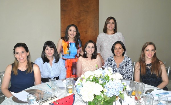 Tagrid Sikaffy, Cinthya Villela, Patty de Guzman, Raquel Paz, Neda de Canahuati y Jacky Solis