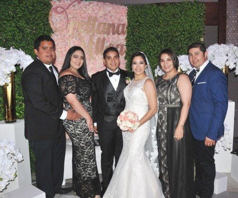 Walter Guzman, Alexa Medrano, David Orellana, Kimberlyn Ulloa, Scarleth de Cardona y Cristhian Cardona