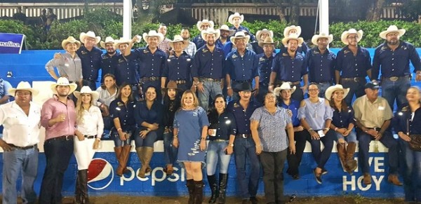 Una fotografía del recuerdo, donde los miembros del Club Hípico Valle de Sula disfrutaron del cierre de las actividades de la Feria Juniana 2018