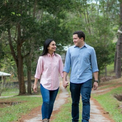 Lo que comenzó con una relación laboral, dio un giro repentino en esta romántica historia de amor...Claudia y Elvin estaban hechos el uno para el otro...