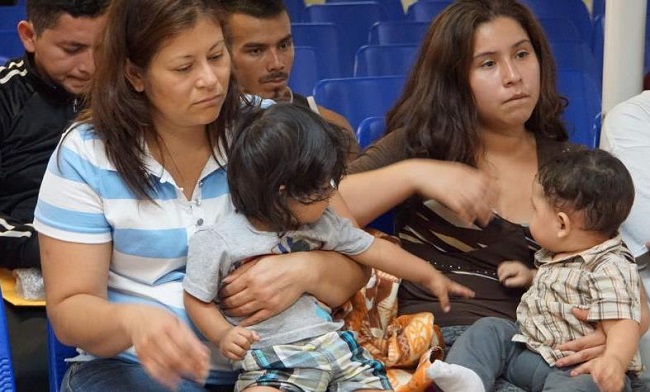 Gobierno de EEUU a contrarreloj para cumplir con la reunificación de niños migrantes