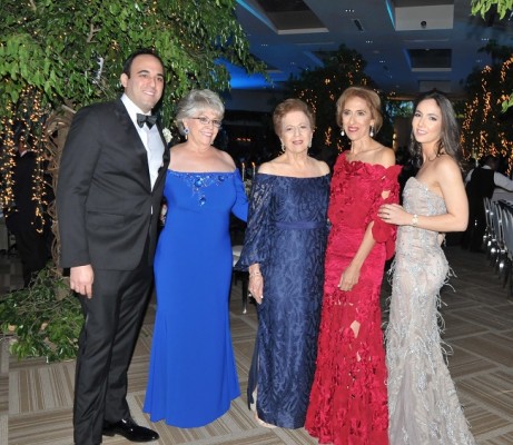 Alberto Dumas, Martha Jacaman, Alicia Canahuati, Elizabeth Dumas y Gissel de Dumas