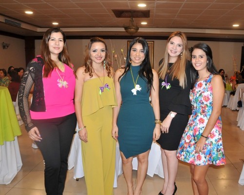 Andrea Avelar, Arlette Posadas, Vanessa Rubí, Gina Escoto y Adriana López