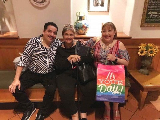 Antonio y Geraldina Barrera con Farah Robles