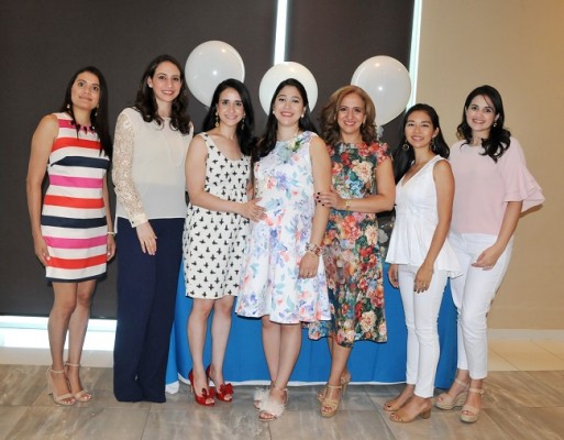 Belia Hernández, Mariadel Fuschich, Ana Fattale, Susana Cuellar de Simón, Claudette Handal, Claudia Eng y Luciana Carrión