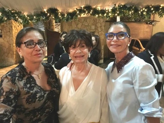 Blanca Moreno, con Rina Villedas y Norma Regina Callejas