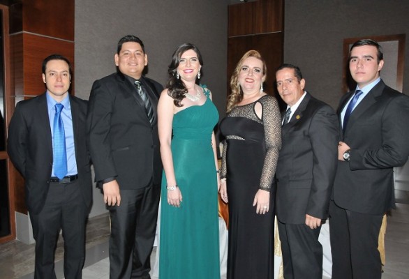 Carlos Orellana, Carlos Bonilla, Alejandra Orellana, Jessie de Orellana, Julio Orellana y Julio Orellana Jr.