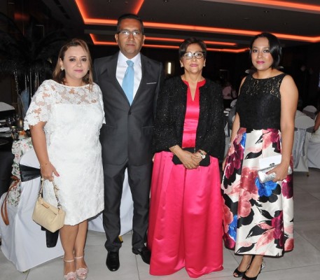 Claudia Castro, Danny Padilla, Nelly Paz y Tania Padilla.