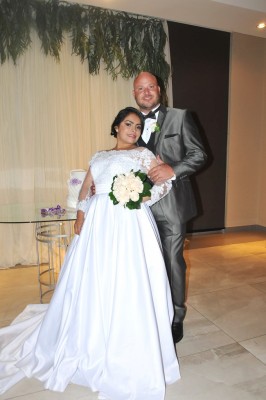 Jorge Enrique y Ricxy Annaby lucieron fantásticos en su noche de bodas con sus looks personalizados