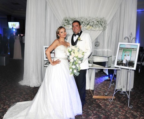 Reyna Pinel y Danilo Ponce brillaron con luz propia en su mágica noche de bodas. Residirán en Virginia, EEUU