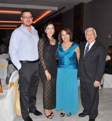 Diego y Claudia Paz junto a Carmen y Alfredo Carbajal