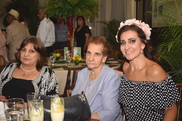 Doris, Emilia y Shadia Faraj.