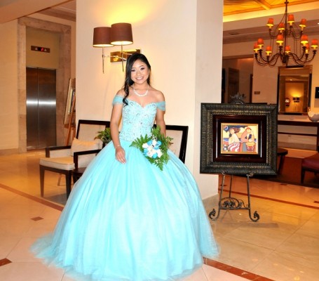 Emily Yasmin García celebrando sus XV años en el Hotel Intercontinenral