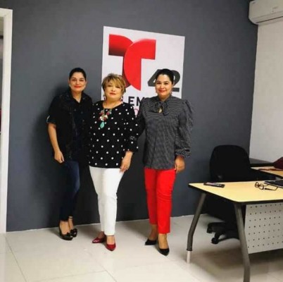 Faby Chavez muy optimista con Mayra Navarro y Naty Elissa Reinott en oficinas de Telemundo