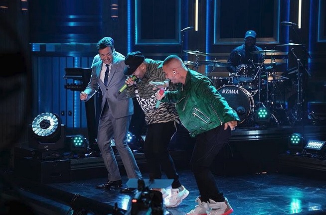 J Balvin y Nicky Jam hicieron bailar a Jimmy Fallon al ritmo de “X” y “Mi Gente” en The Tonight Show