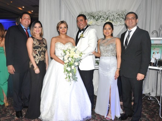 Javier Pinel, Ana Pinel, Reyna Pinel, Danilo Ponce, Karla Zelaya de Moreno y Carlos Moreno