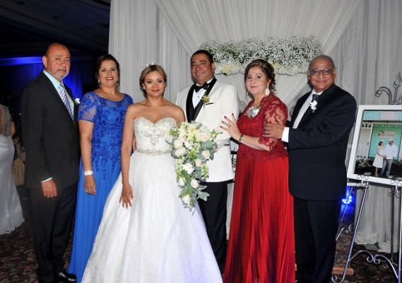 Javier Pinel, Ingrid Pinel, Reyna Pinel, Danilo Ponce, Xiomara de Pinel y Rómulo Pinel, padrinos de boda