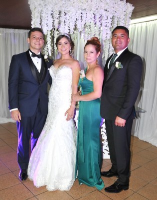 Joseph Knur, Kelly Ventura y sus padres, Jessica Carolina Vargas y Óscar Emilio Ventura