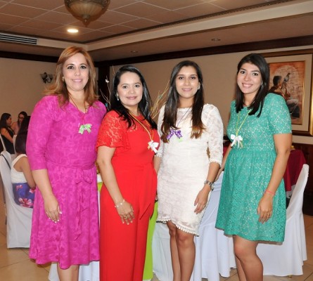 Karina Rodas, Karen de Morán, Andrea Medina y Andrea Villanueva