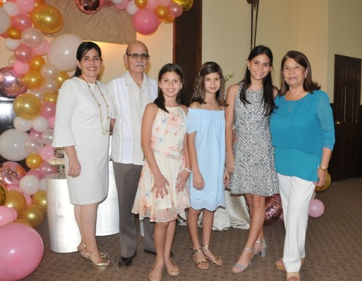 Karla Tosta, Carlos Tosta, María José Peña, María Elisa Peña, Natalia Peña y Elizabeth Tosta