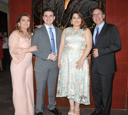 La madre del novio, Alejandra Perdomo, David Alberto Mejía, María Gabriela Ramos y bel padre del novio, Carlos Mejía