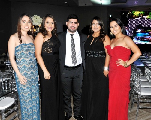 Lorena Juarez, Sabrina Irula, Kevin Urtecho, Carolina David y Vilma Turcios