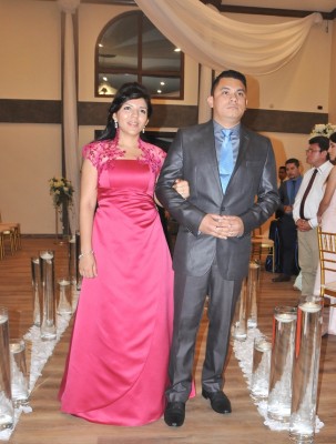Los padrinos de bodas, Paul y Cindy López, hermana de la novia
