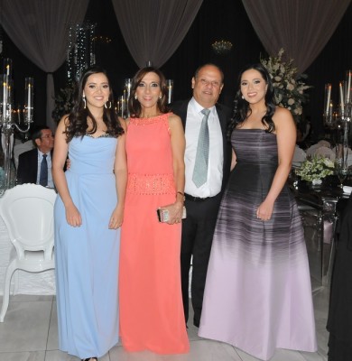 Mariangela Larach, Diana, Roger y Mireya Larach