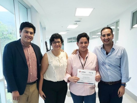 Marlon Ochoa, Claudia Castro, Simón Fuentes y Marco Midence en el Foro Democrático Universitario