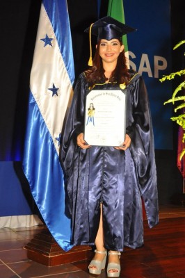 Nueva licenciada en administracion turistica, Diana Martinez