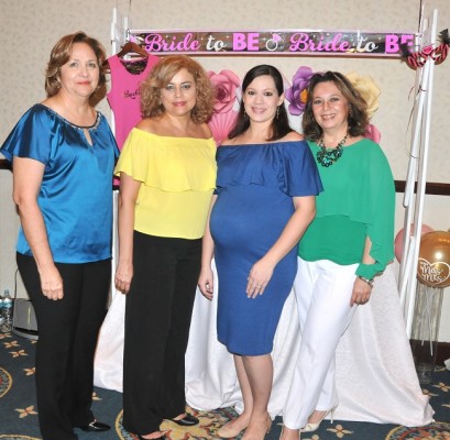 Nuni Cramer, Rosi Cramer, Karen Romero y Martha Sofía de Calderón