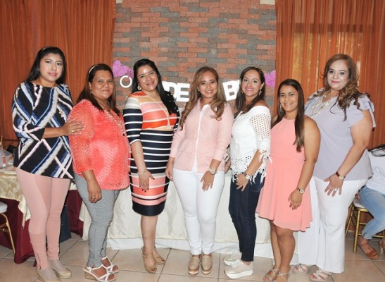 Reina López de Hernández, Mayra Castillo, Angie Arita, Karen Gissel Zavala Núñez, Waleska Caliz, Paulette Maldonado y