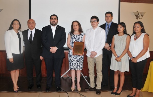 Durante el evento se aprovechó para hacer un reconocimiento póstumo al señor Dennis Alfredo Flores (QDDG), representante oficial de Spirit Airlines para Honduras, mismo que fue recibido por su familia.