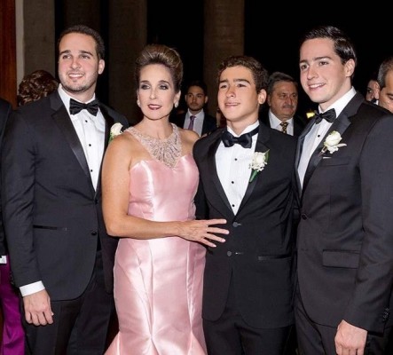 Susy Barrose con sus guapos hijos