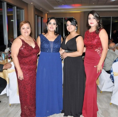 Suyapa Regalado, Kristel Marcos, Stephanie y Nicole Marcos