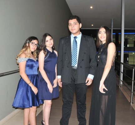 Valery Eskelsen, Ariana Mendoza, Diego Castellanos y Daniela Figueroa