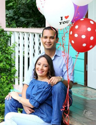 Los doctores Carlos Garcia y Cindy Aguilar comparten un amor que fue cocinándose a "fuego lento", pero que seguro perdurará a traves del tiempo.