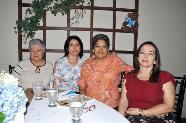 Alba Laínez, Rosaura Martínez, Lourdes Henríquez y Mina Rivera
