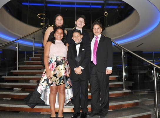 Alessandra Garza, Sebastian Larach, Sharika Bendeck, Eduardo Hawit y Alexandro Fuschich