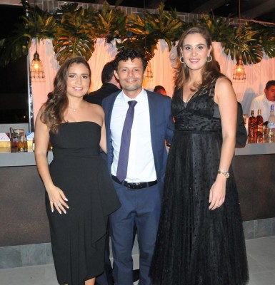 Alexandra Tinoco, Fernando Flores y Daniela Rosenthal