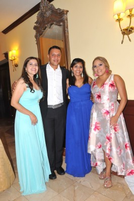 Aryani Zuniga, Victor Silva, Elsy de Silva y Johana Zuniga