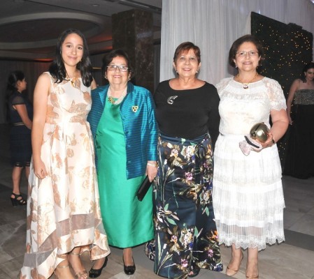 Brenda Echeverri, Lucrecia Mata, Amelia Echeverri y Elisavinda Echeverri