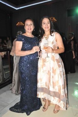 Elda Prieto de Echeverri y Brenda Echeverri