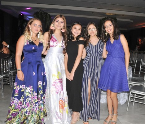 Eleonora Unfer, Audrey de Bruijn, Kamila Solis, Ariana Escobar y Andrea Enamorado